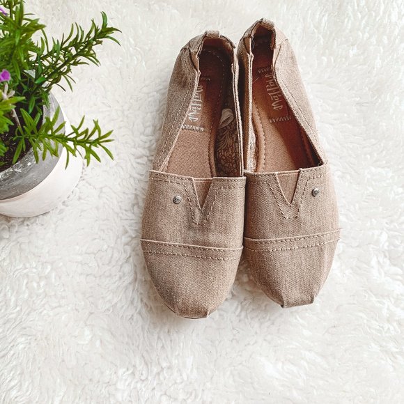 Mad Love Shoes - NWOT Mad Love | Tan/Brown Flats